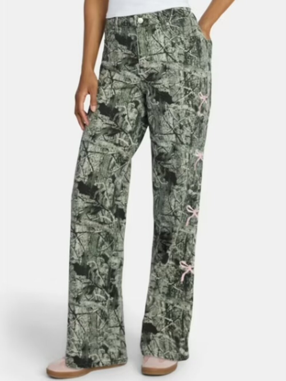 Madden NYC Women’s Ultra 90's Camo Jeans with Bow Embroidery Size 14 NWT - Picture 2 of 10